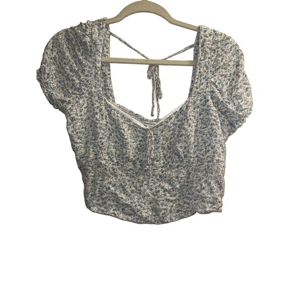 ✨AMERICAN EAGLE OUTFITTERS Women’s Short-sleeved Smocked Sz Large Top✨ - Picture 1 of 5